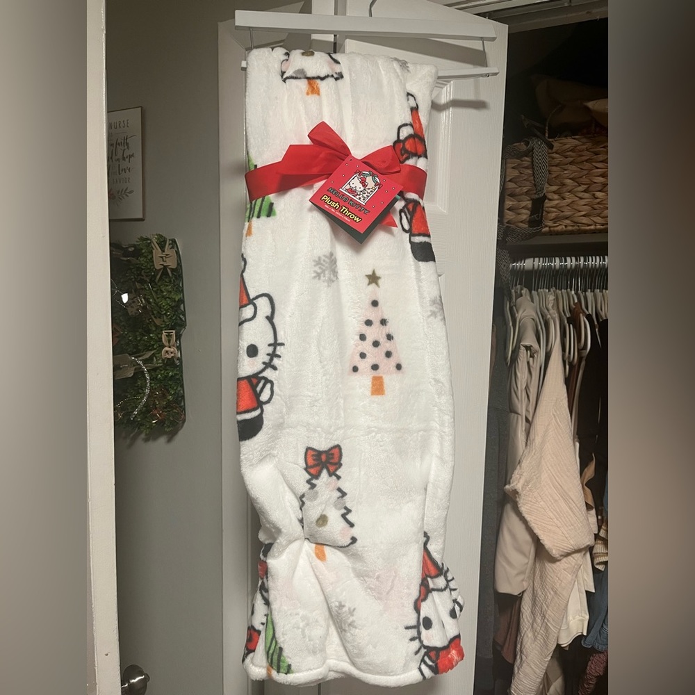 Hello Kitty Christmas Blanket
